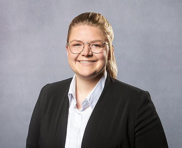 Jana Schulz von der AWA Profilbild Mitarbeiterin